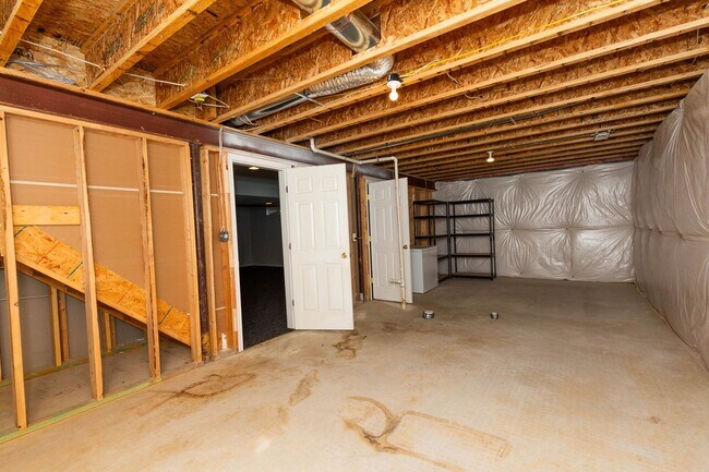 Building Photo - 4 bed, 2.5 bath Single Family Home in Char...