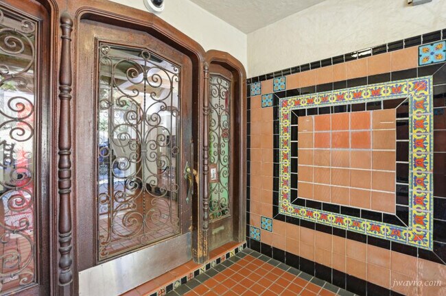 Building Photo - 555 Pierce St