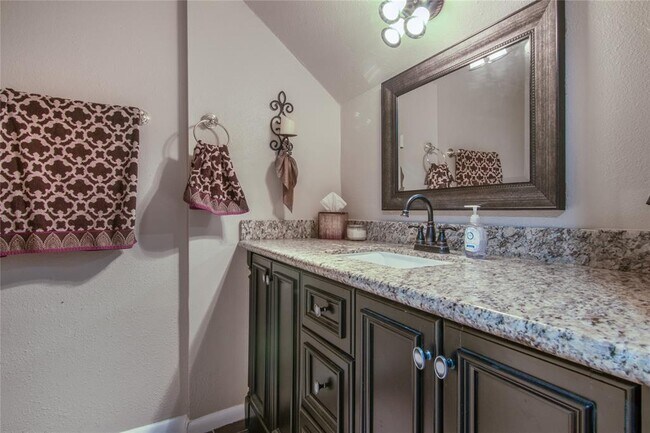 Building Photo - 9344 Briar Forest Dr