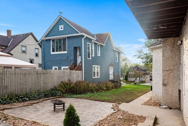 Building Photo - 2407 Buchanan St NE