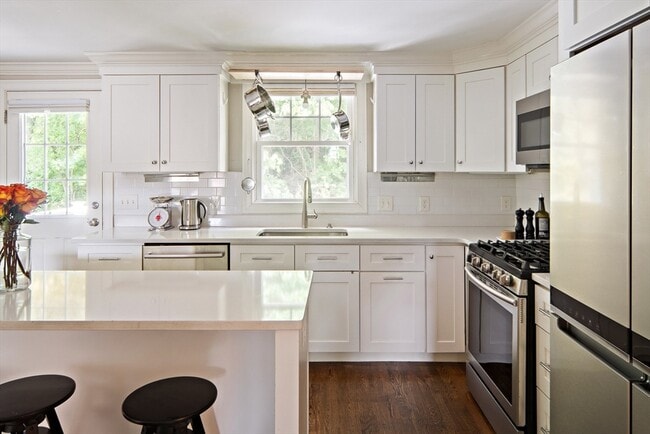 Building Photo - 204 Dedham St