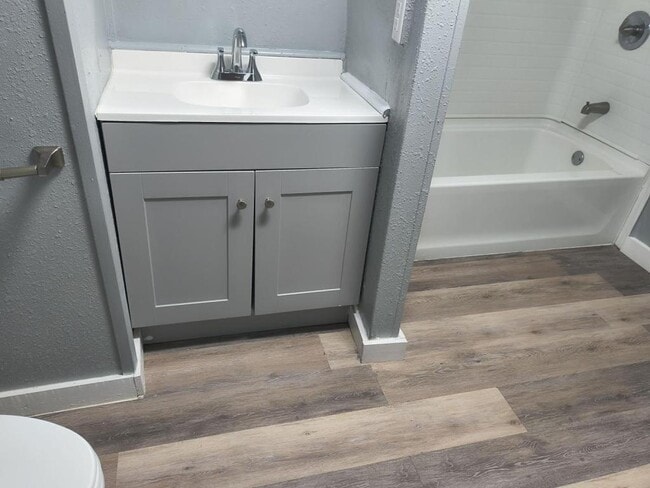 Building Photo - 814 S Kern Ave