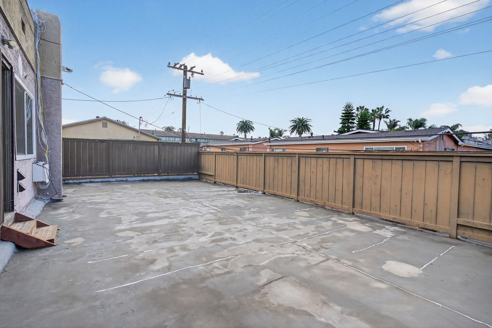 Building Photo - 905 Cherry Ave