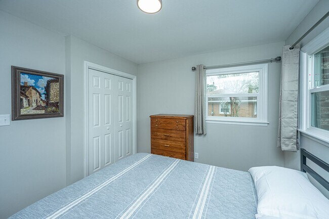 Building Photo - Charming Hanahan Ranch with Hardwood Floor...