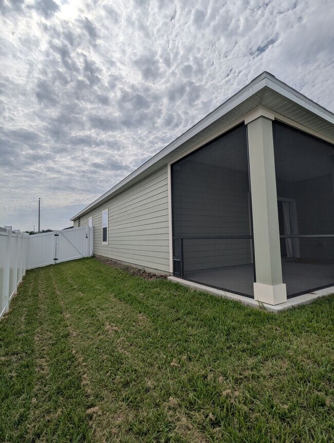 Building Photo - Beautiful newer-construction 4-bedroom, 3-bath home located in Trailhead Landing