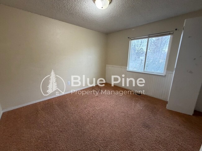 Building Photo - 2895 Meadow Ln