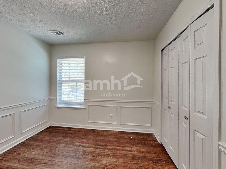 Building Photo - 2857 Golden Club Bend