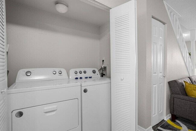 Building Photo - 13915 Heritage Club Dr