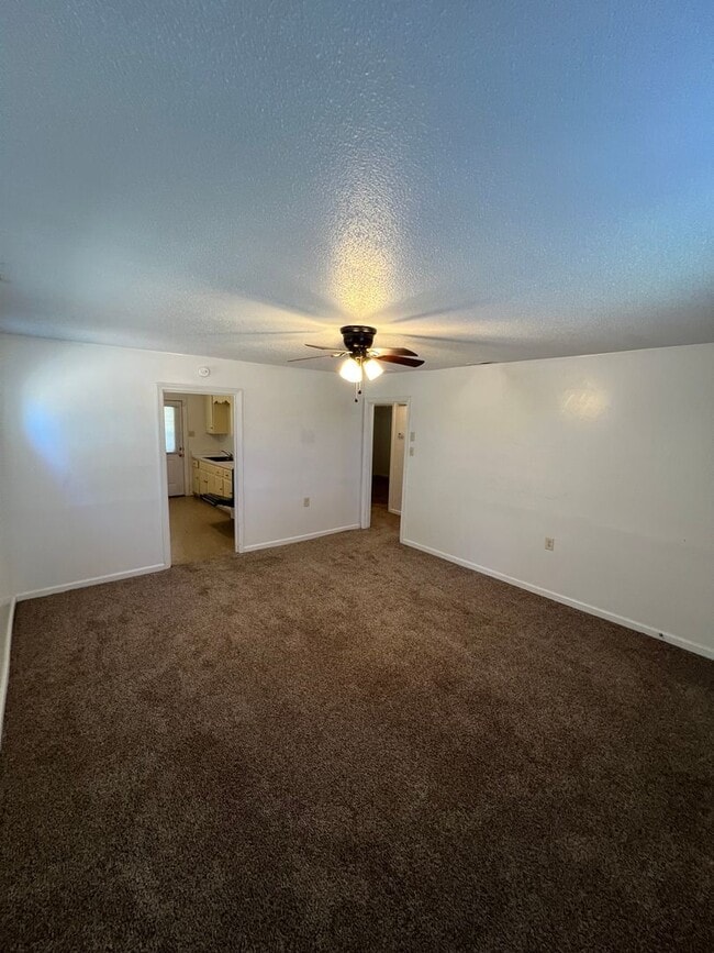 Building Photo - Excellent Location! 2 BR | 1 BA Brick Dupl...