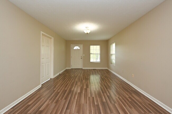 Building Photo - Springfield Gem! 3BR/2BA with Big Yard, St...