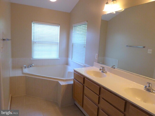 Building Photo - 13438 Fountain Club Dr