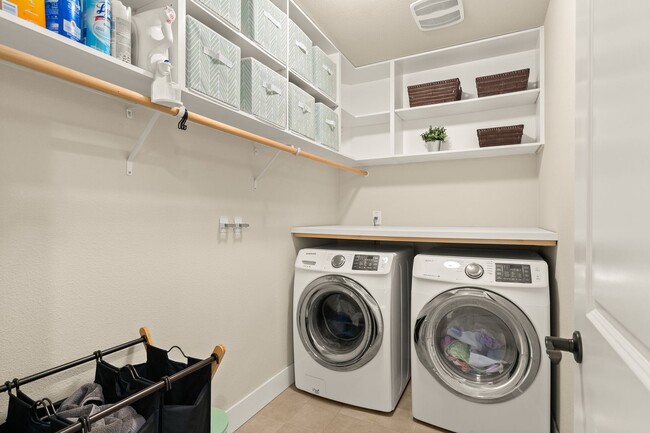 Building Photo - GORGEOUS SHERWOOD 3 BED/2.5 BATH+ OFFICE O...
