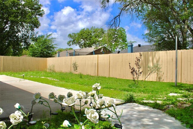 Building Photo - 22538 Market Square Ln