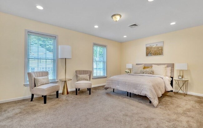 Building Photo - 18 Grant Rd