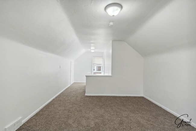 Building Photo - $1,300/month - 3 Bed 1 Bath