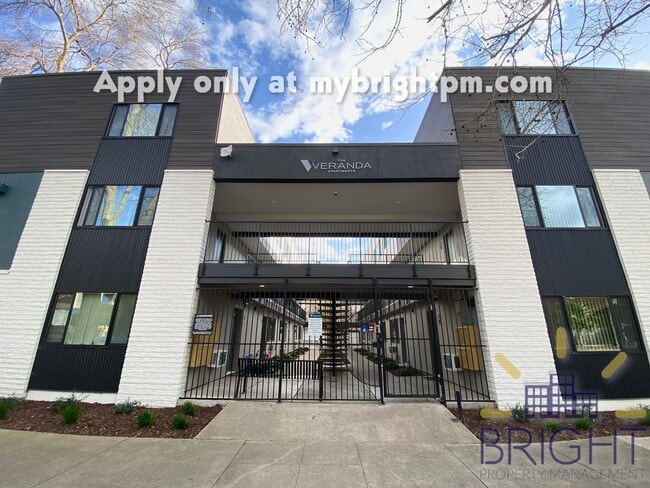 Building Photo - Fully remodeled studio apartment in gated community!