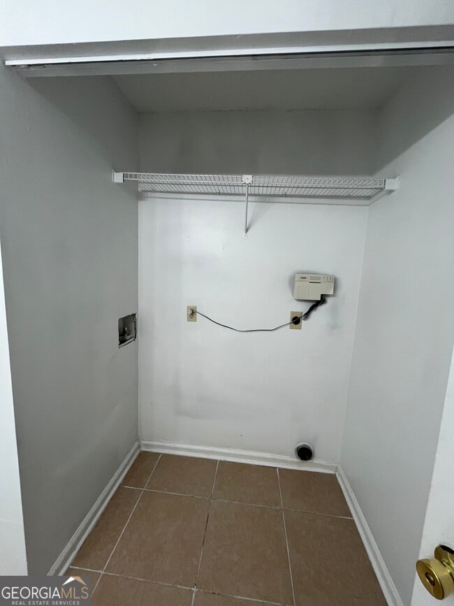 Building Photo - 412 Admiral's Walk Dr