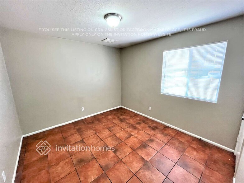Building Photo - 8401 W Turney Ave