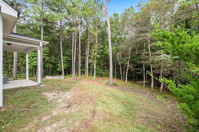 Building Photo - Spacious 4-Bedroom Retreat with 2.5 Baths ...