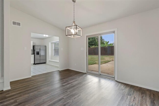 Building Photo - 2601 Knoll Trail