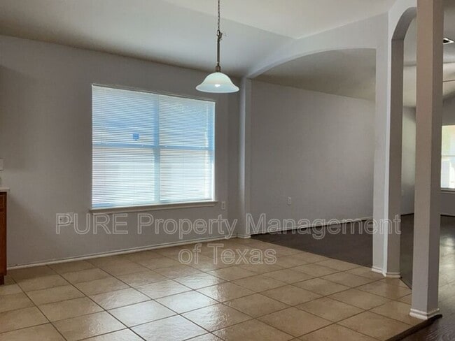 Building Photo - 9005 Sun Shower Bend