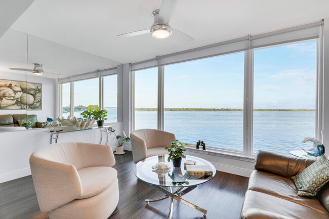 Building Photo - 52 Yacht Club Dr