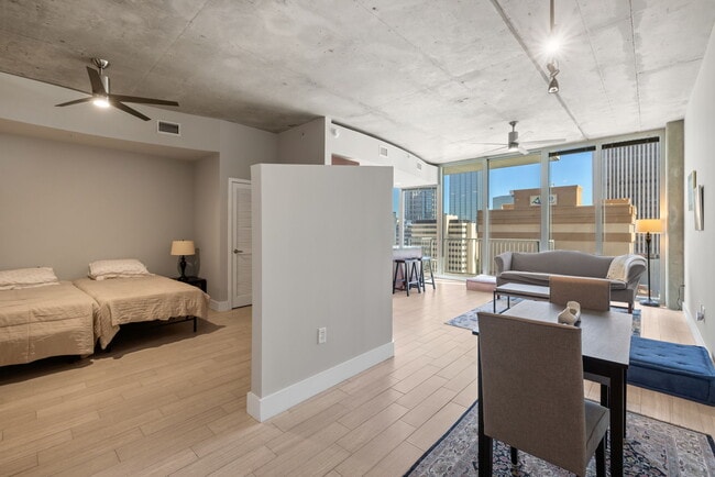 Building Photo - 777 N Ashley Dr