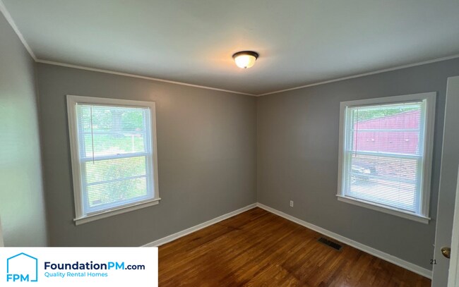 Building Photo - 2324 Slocum Ave