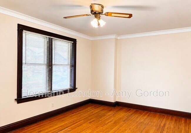 Building Photo - 5046 Winona Ave
