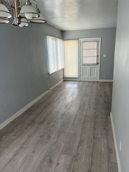 Upstairs Unit - 1934 W 35th St