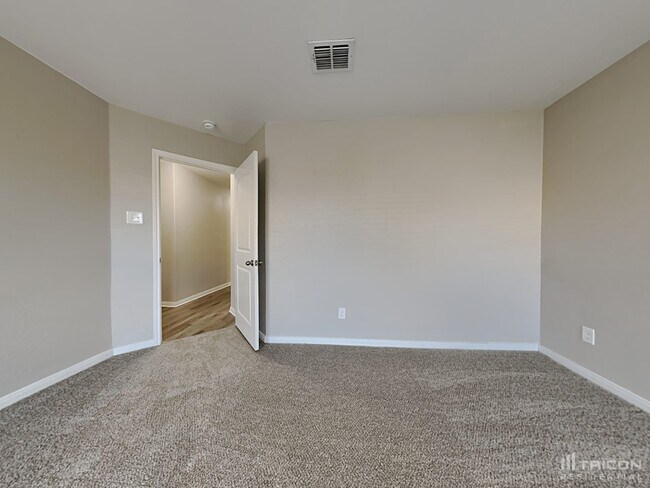 Building Photo - 6215 Baywood Cres