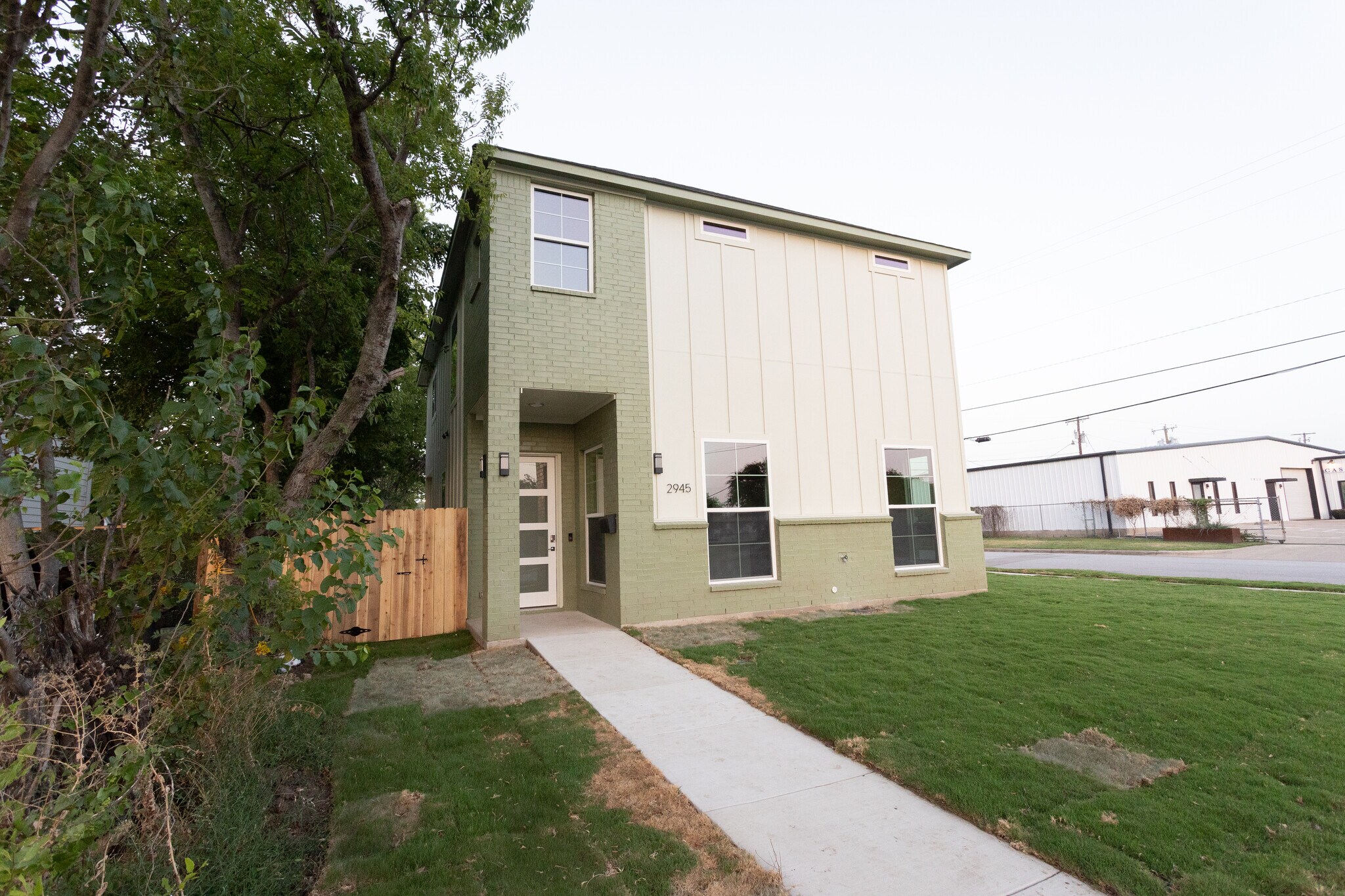 Building Photo - 2945 Gordon Ave