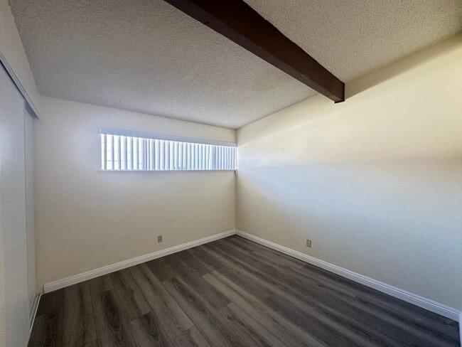 Building Photo - Washington & Jones