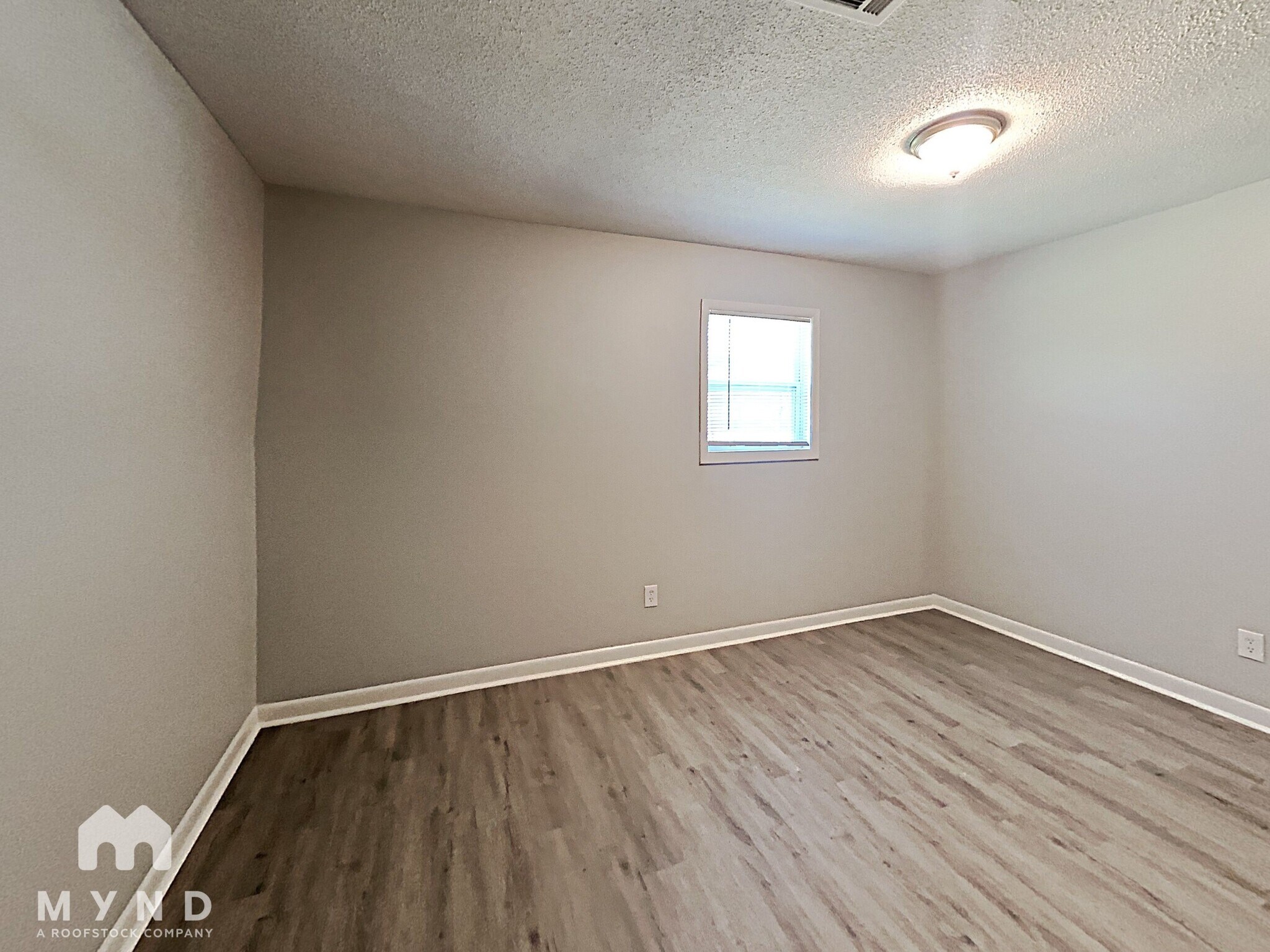 Building Photo - 8989 Leaf Ln