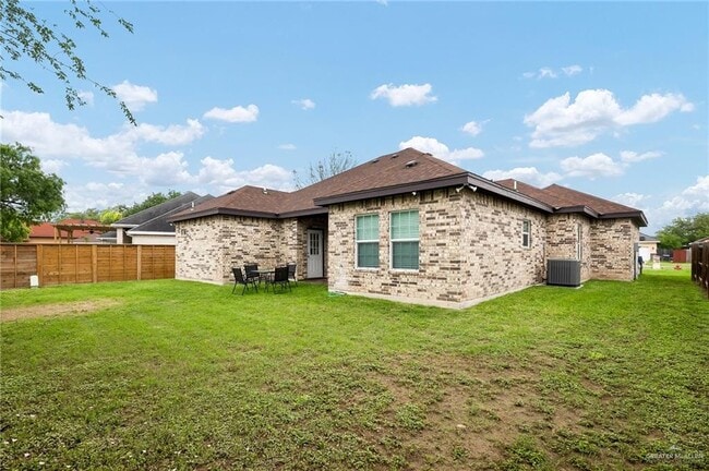 Building Photo - 1009 Sunny Dr
