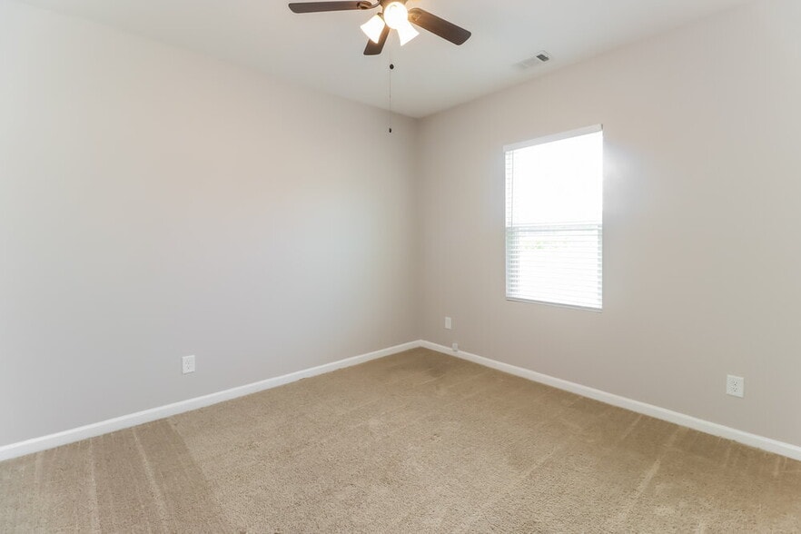 Building Photo - 1062 Cold Water Dr