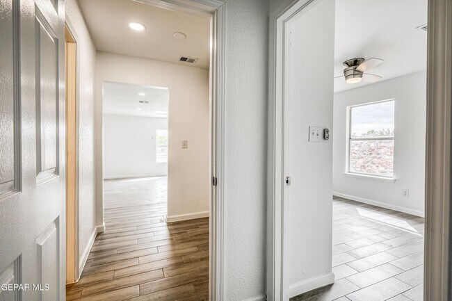 Building Photo - 5729 Saplinas Rd