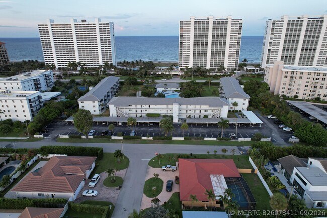 Building Photo - 2730 Banyan Rd