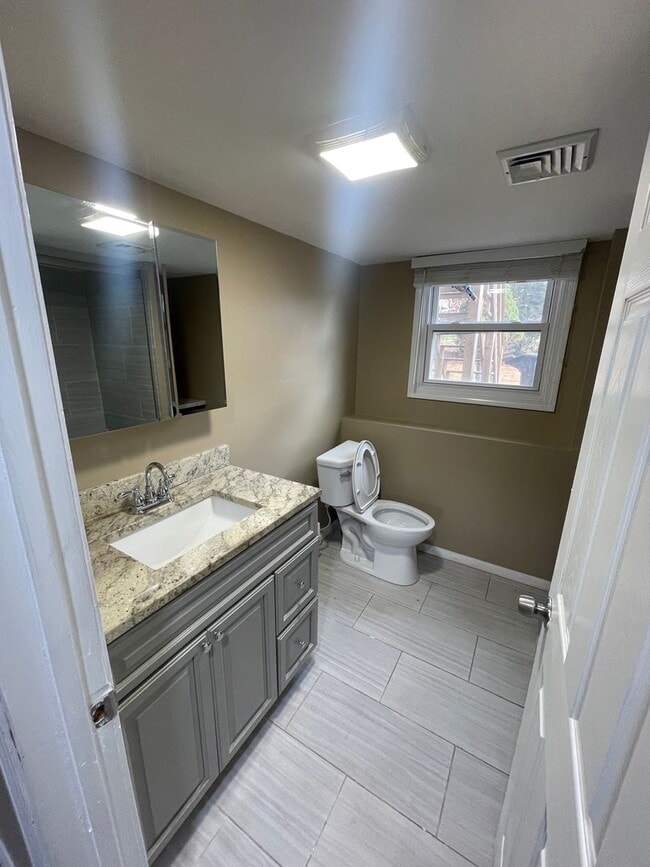 Building Photo - 498 Addison Rd