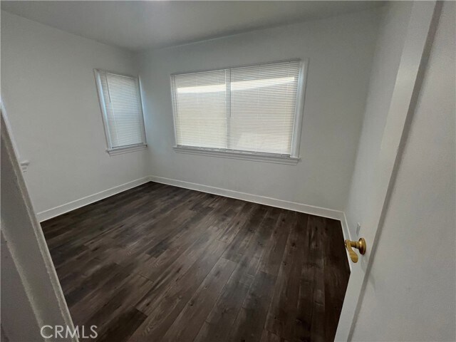 Building Photo - 10322 Plainview Ave