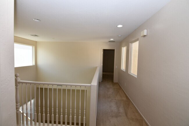Building Photo - 2689 Niddrie Ave