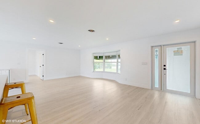Building Photo - 4761 NE 28th Ave