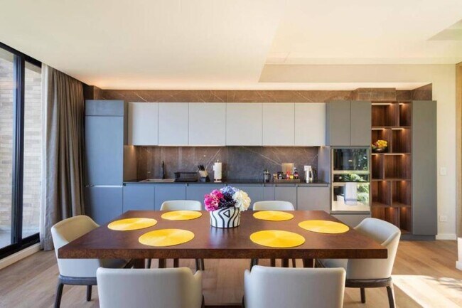 Building Photo - 2.0 bedroom in Los Angeles California 90011