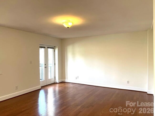 Building Photo - 2441 Vail Ave