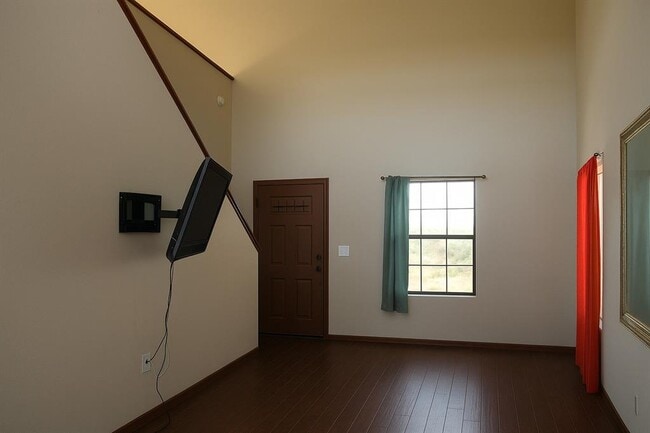 Building Photo - 143 Spring Hollow Trail
