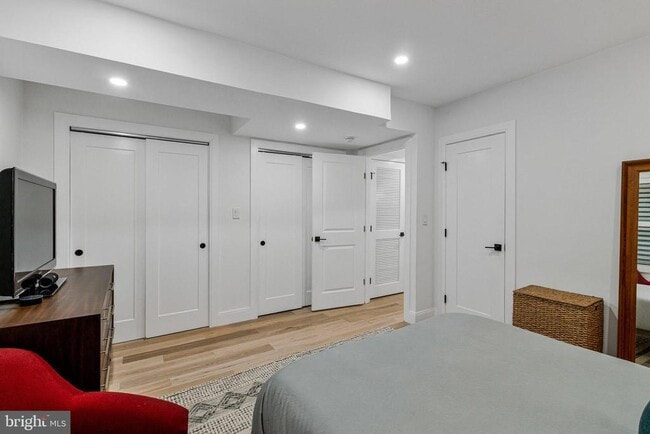 Building Photo - 1440 Oak St NW