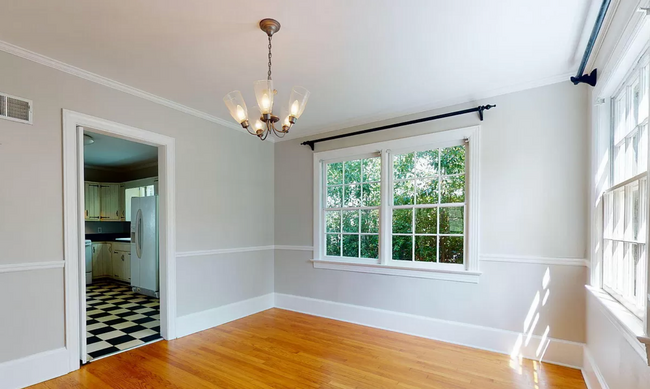 Building Photo - Charming 3-Bed Home with Modern Updates & ...
