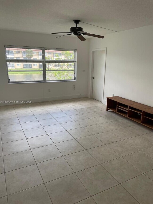 Building Photo - 2815 NE 201st Terrace