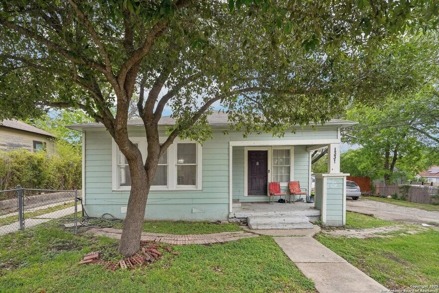 Primary Photo - 1331 Avant Ave