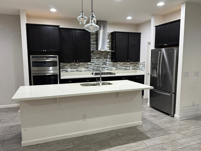 Building Photo - 7114 Brown Pelican Ct